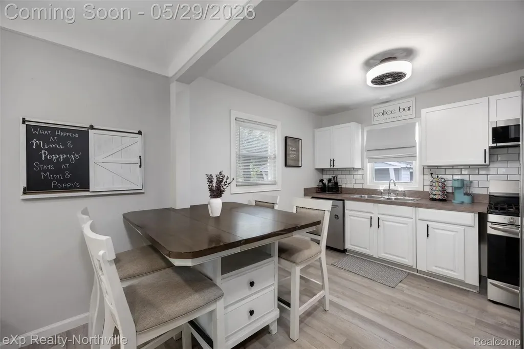 46049 Chatsworth Drive Van Buren Charter Township MI 48111