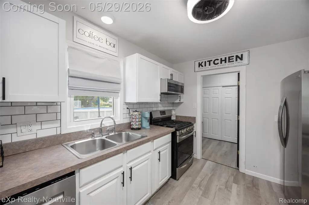46049 Chatsworth Drive Van Buren Charter Township MI 48111