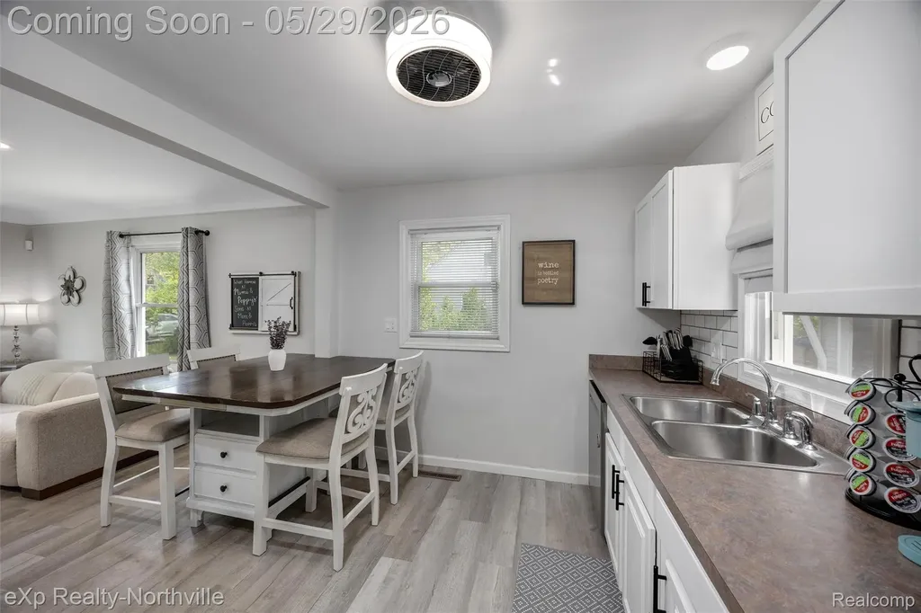 46049 Chatsworth Drive Van Buren Charter Township MI 48111