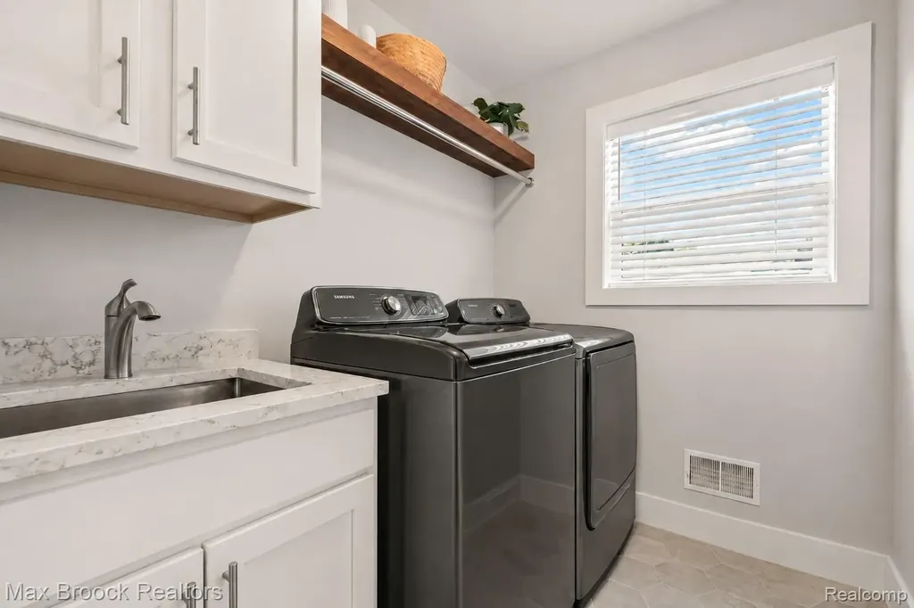 402 N Alexander Avenue Royal Oak City MI 48067