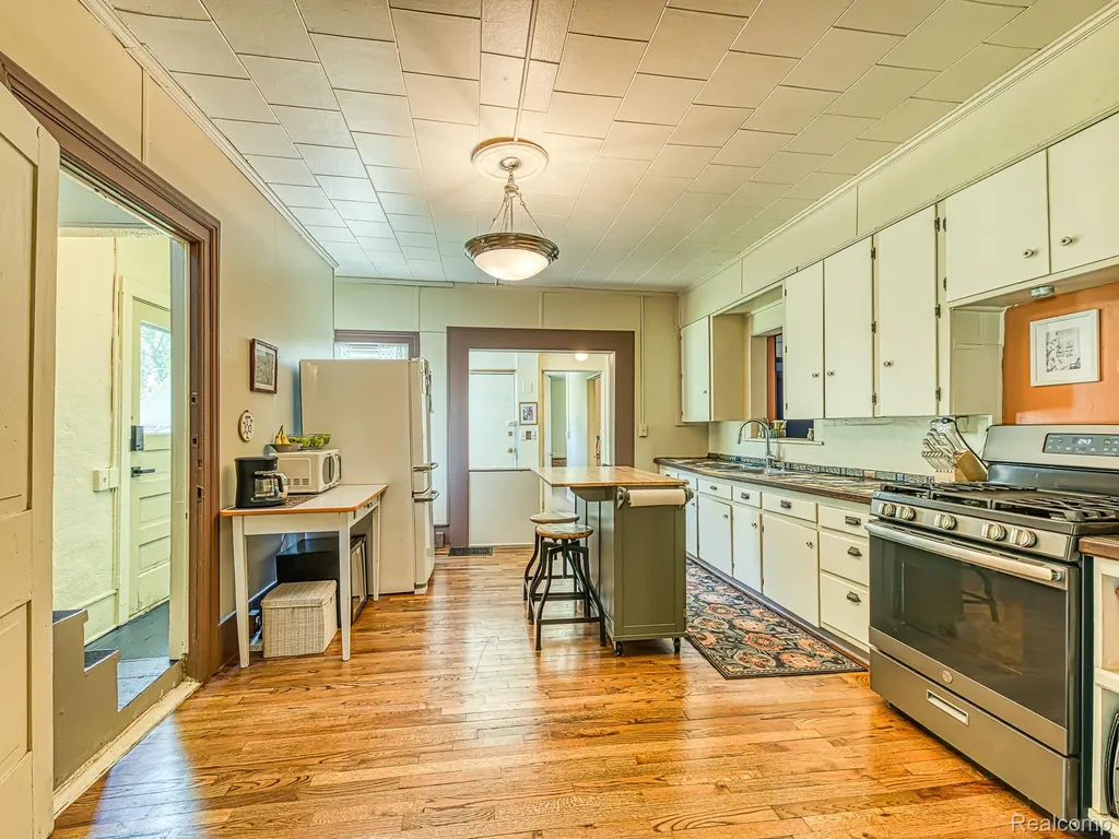 306 E Cross Street Ypsilanti City MI 48198