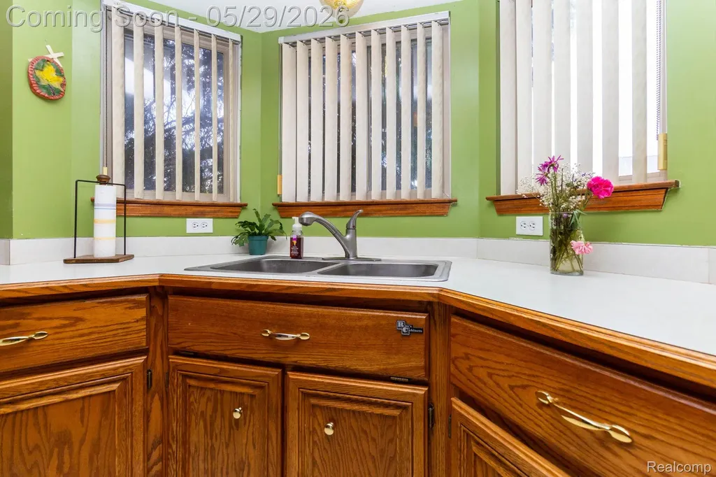 24227 Brentwood Drive Brownstown Charter Township MI 48183