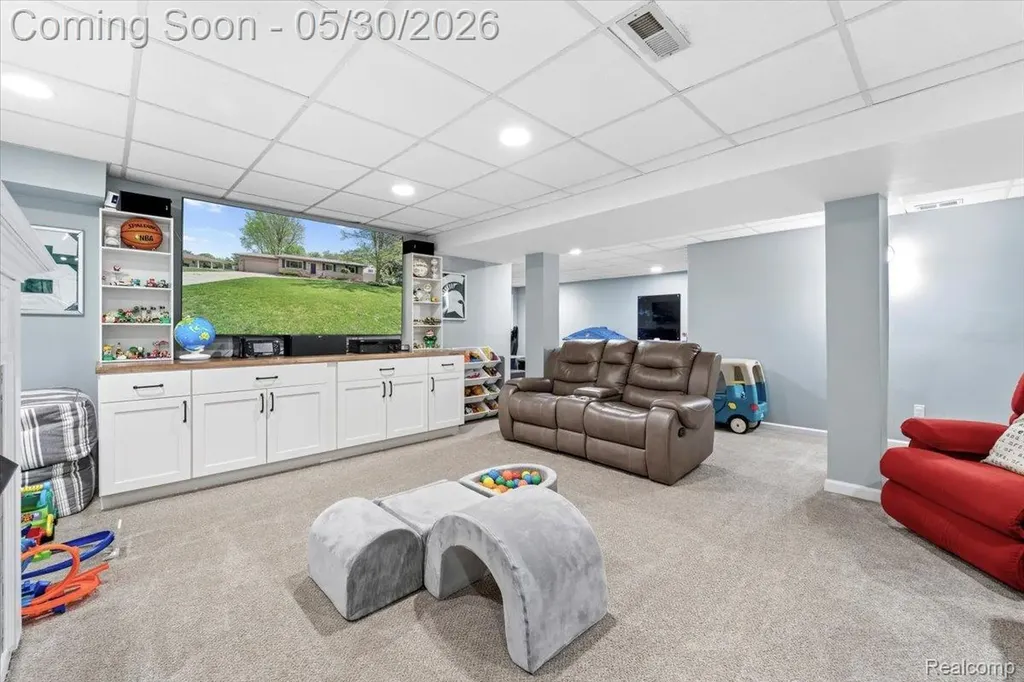 422 Robert Court Auburn Hills City MI 48326