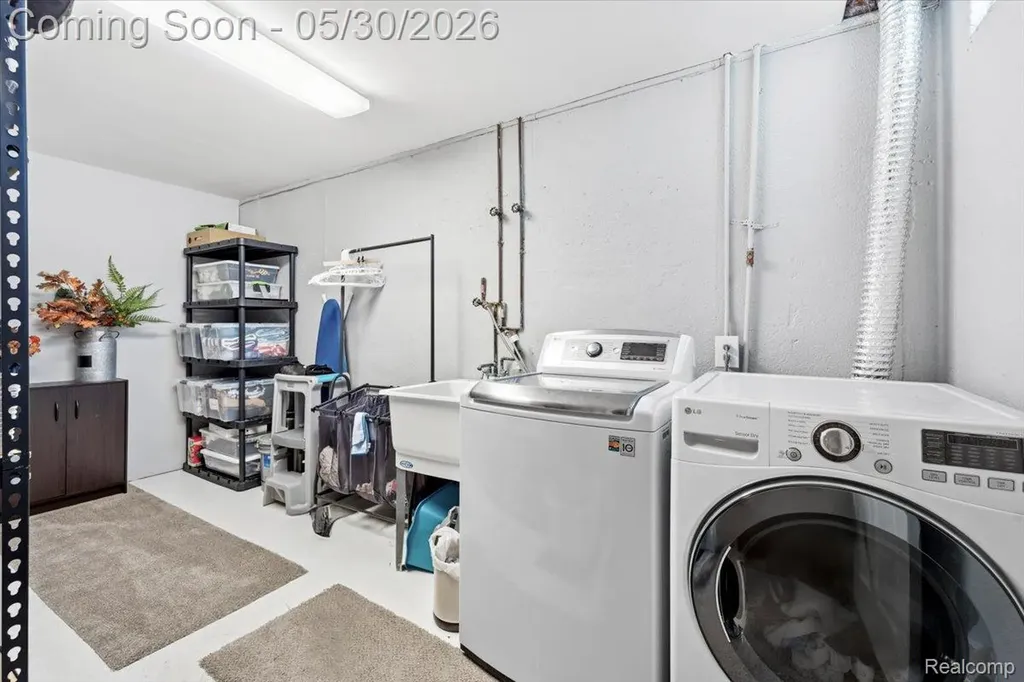422 Robert Court Auburn Hills City MI 48326