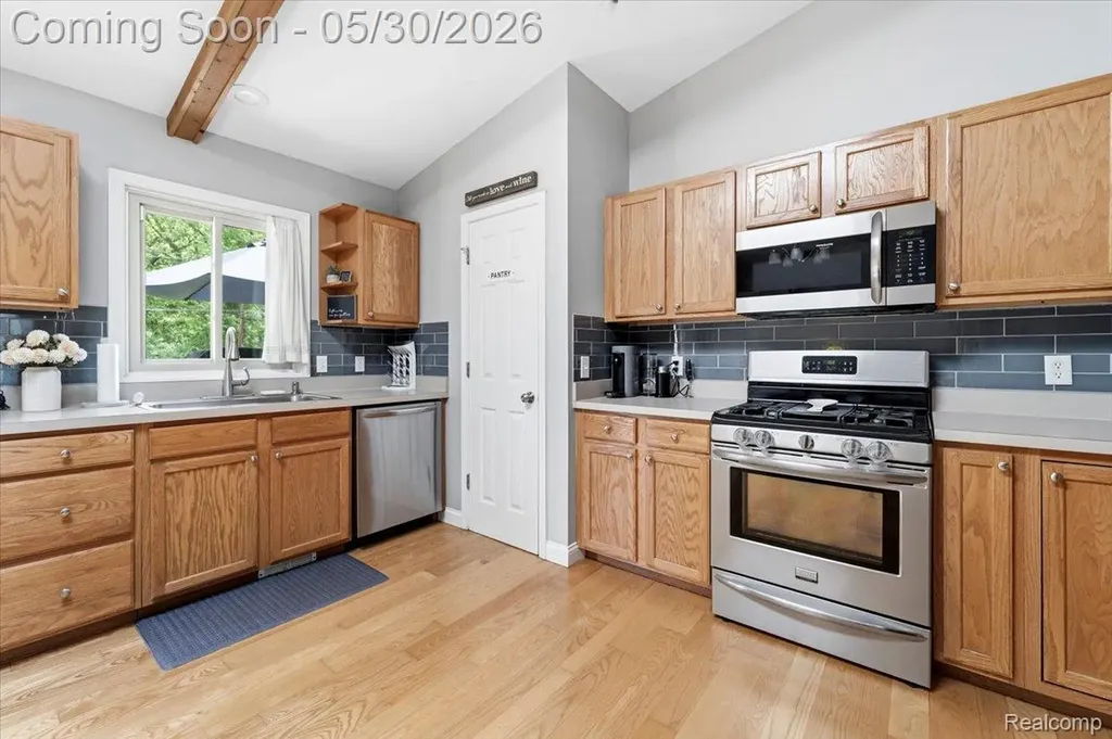 422 Robert Court Auburn Hills City MI 48326