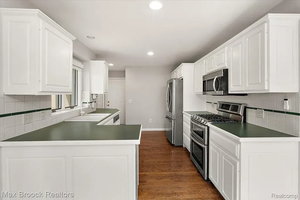 1317 Castlewood Drive White Lake Charter Township MI 48386