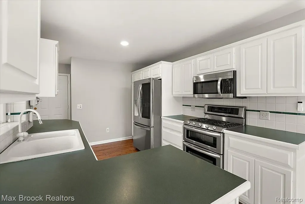 1317 Castlewood Drive White Lake Charter Township MI 48386
