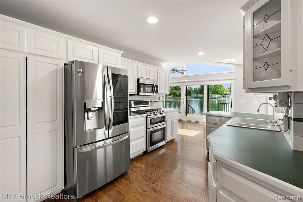 1317 Castlewood Drive White Lake Charter Township MI 48386