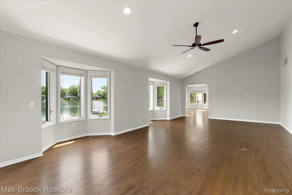 1317 Castlewood Drive White Lake Charter Township MI 48386