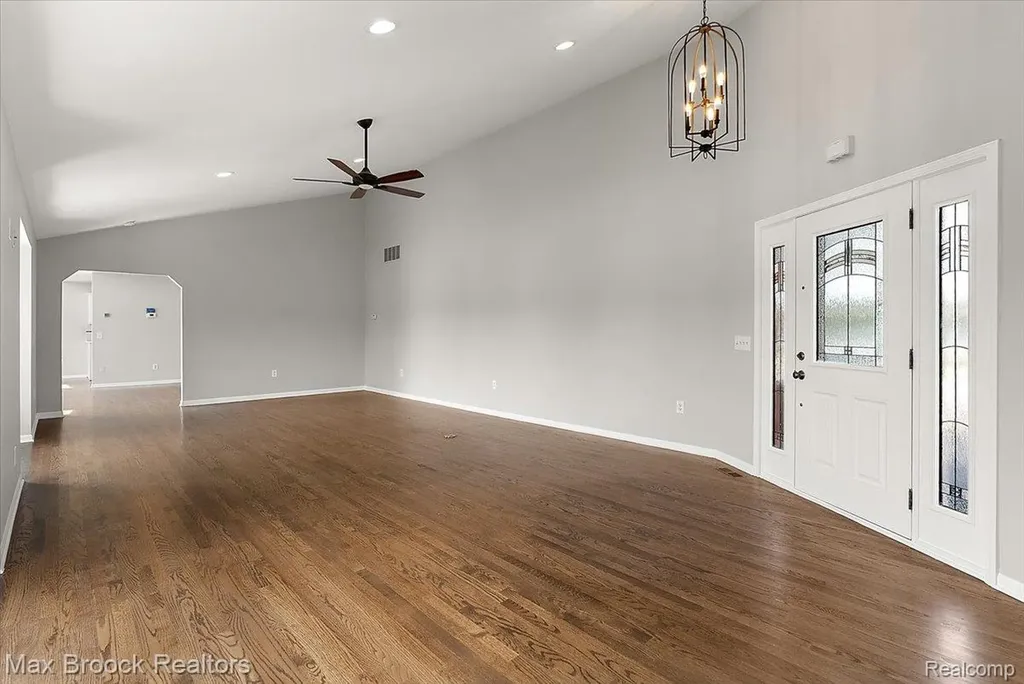 1317 Castlewood Drive White Lake Charter Township MI 48386