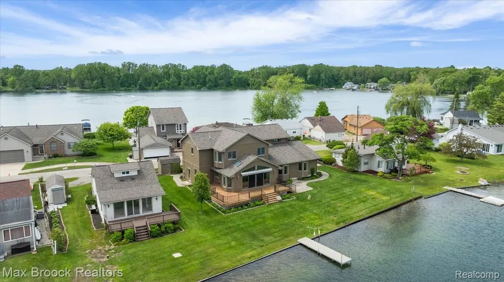 1317 Castlewood Drive White Lake Charter Township MI 48386