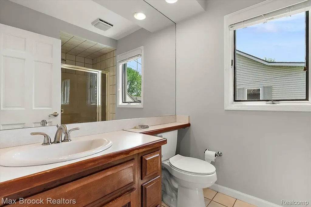 1317 Castlewood Drive White Lake Charter Township MI 48386