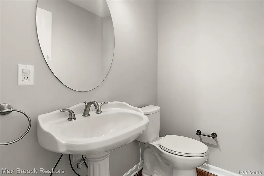 1317 Castlewood Drive White Lake Charter Township MI 48386
