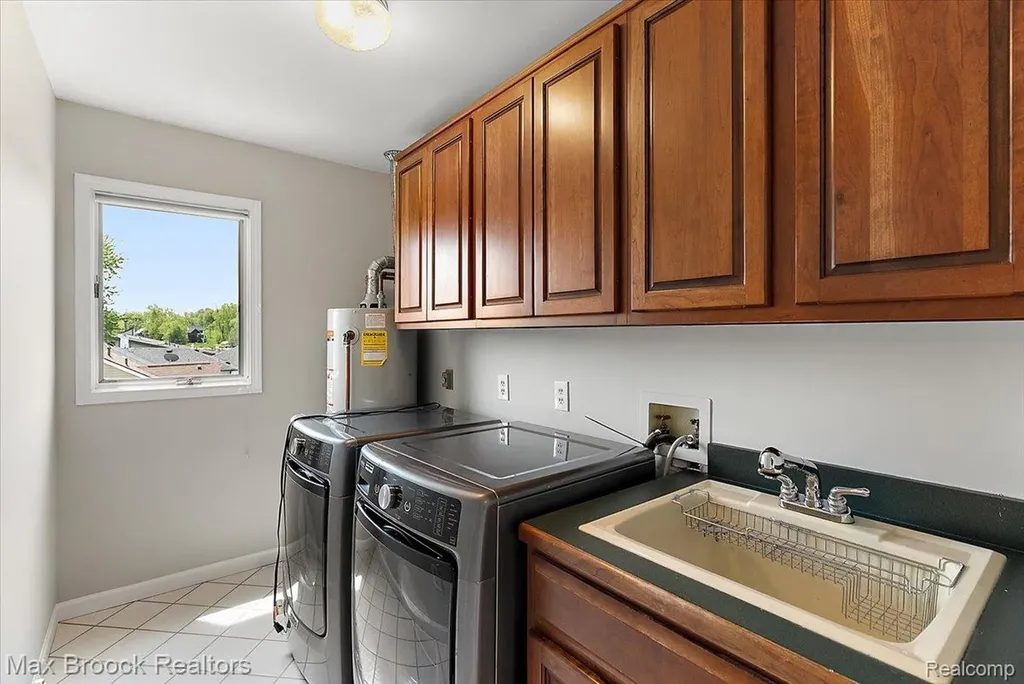 1317 Castlewood Drive White Lake Charter Township MI 48386
