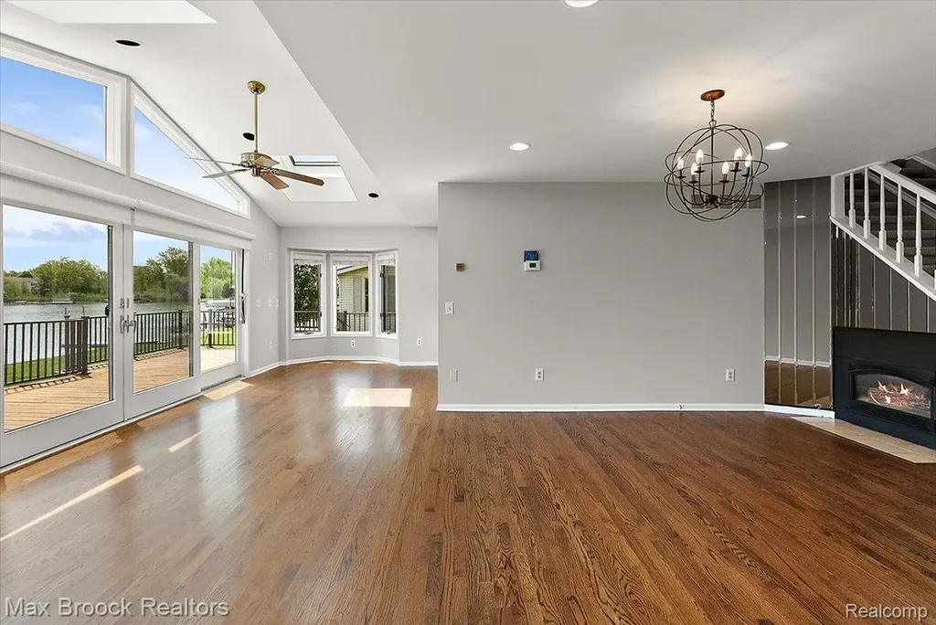 1317 Castlewood Drive White Lake Charter Township MI 48386