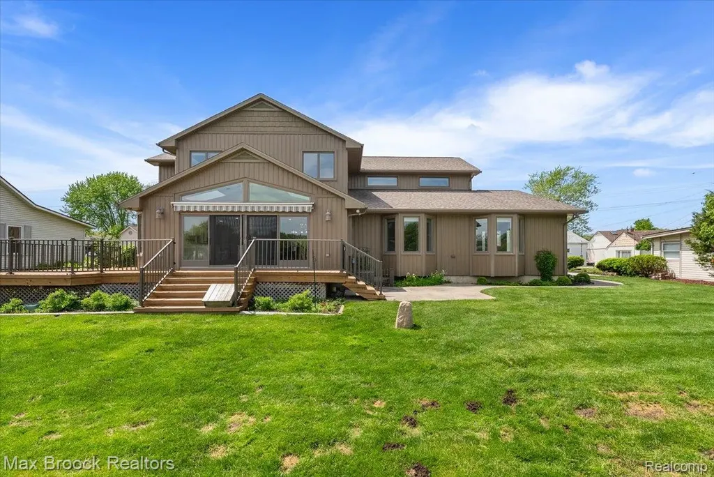 1317 Castlewood Drive White Lake Charter Township MI 48386