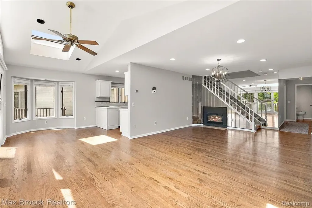 1317 Castlewood Drive White Lake Charter Township MI 48386