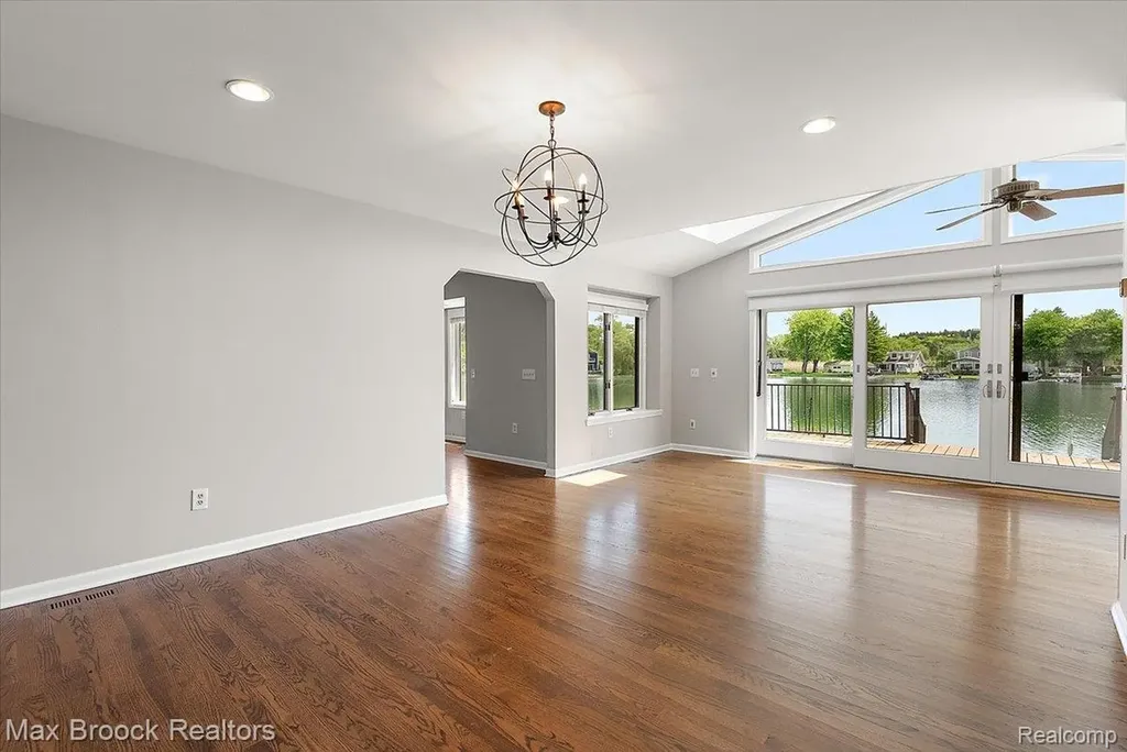 1317 Castlewood Drive White Lake Charter Township MI 48386