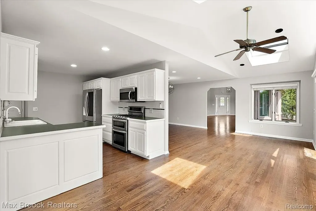 1317 Castlewood Drive White Lake Charter Township MI 48386