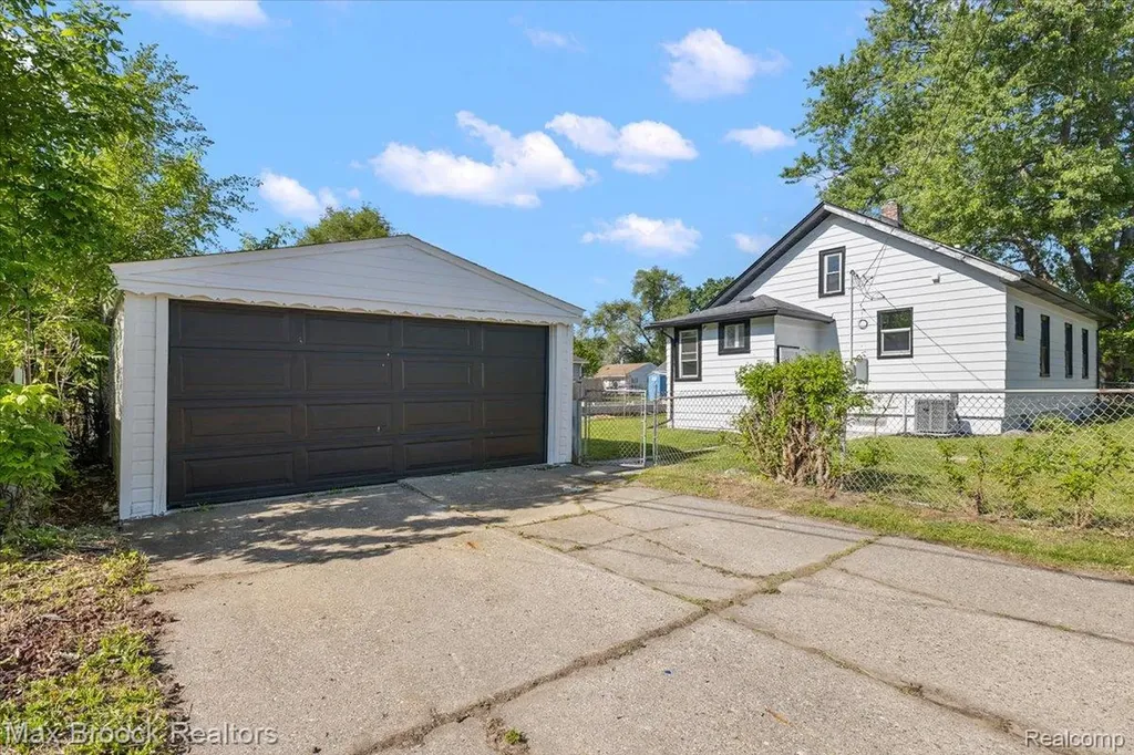 1986 Romeo Street Ferndale City MI 48220