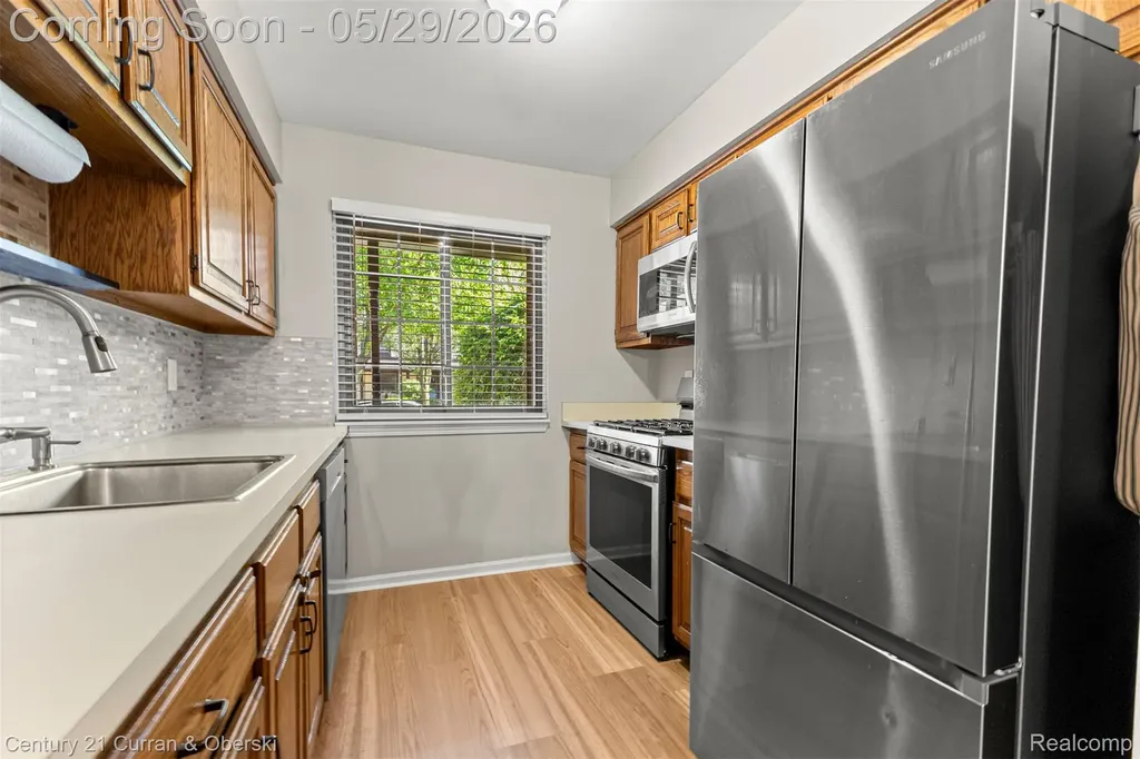 19 Parkplace N Allen Park City MI 48101