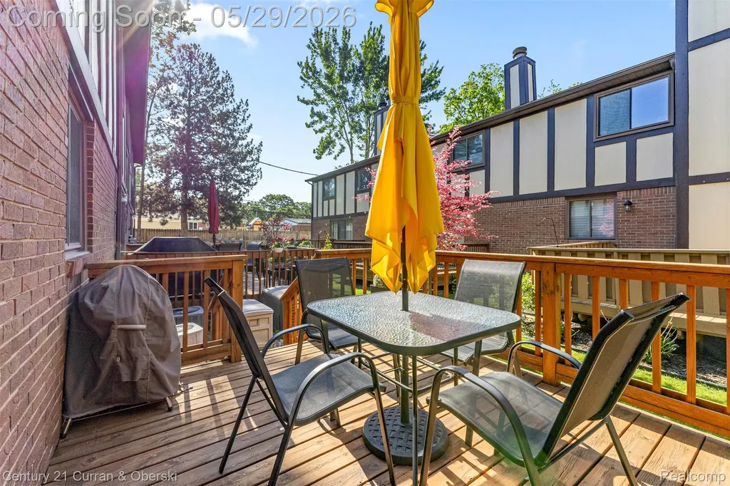 19 Parkplace N Allen Park City MI 48101