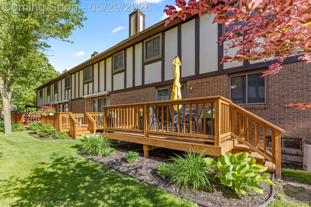 19 Parkplace N Allen Park City MI 48101