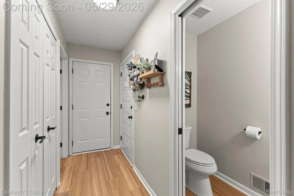 19 Parkplace N Allen Park City MI 48101