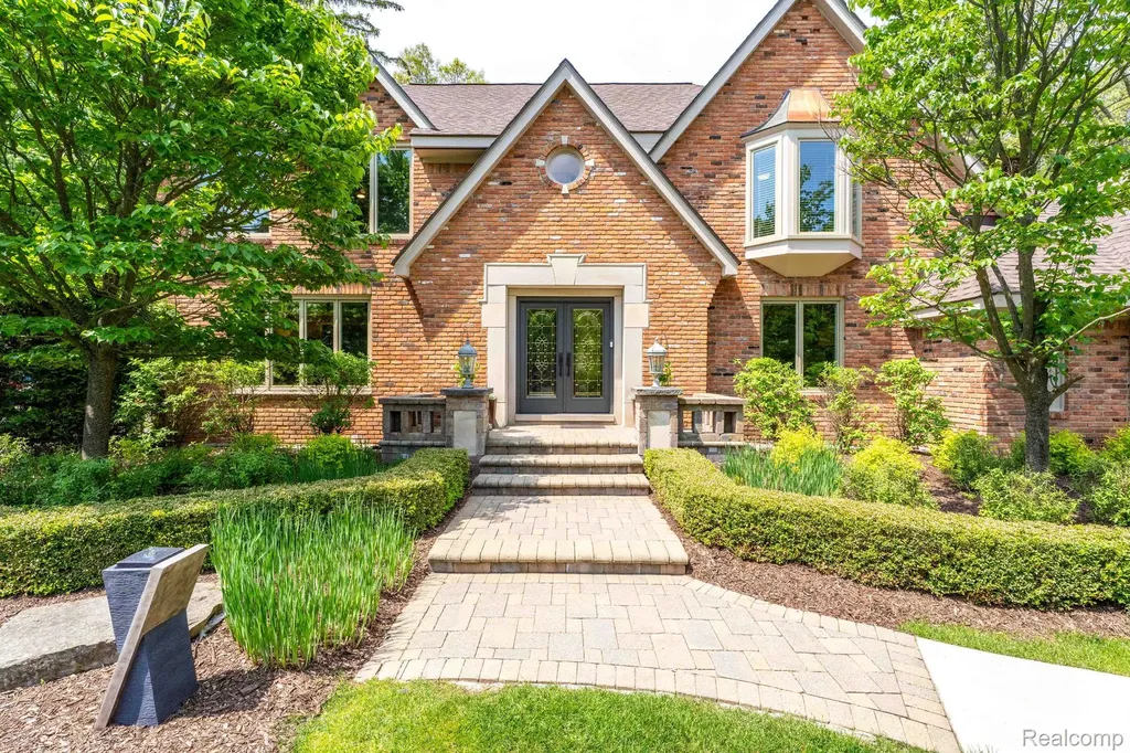 121 Grosse Pines Drive Rochester Hills City MI 48309