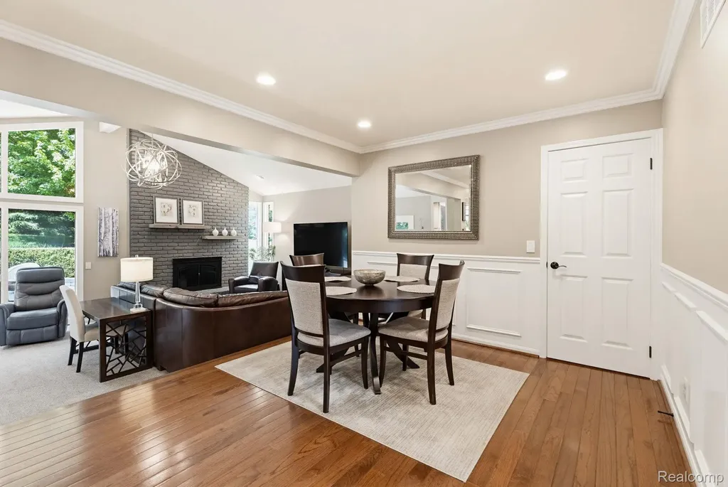 121 Grosse Pines Drive Rochester Hills City MI 48309