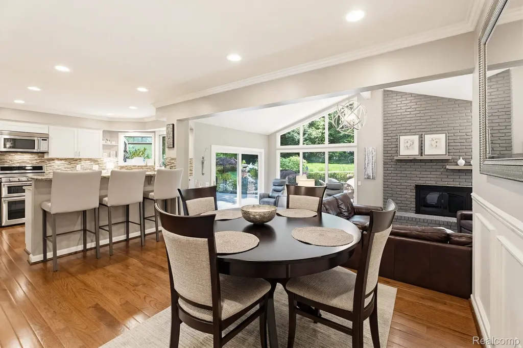 121 Grosse Pines Drive Rochester Hills City MI 48309