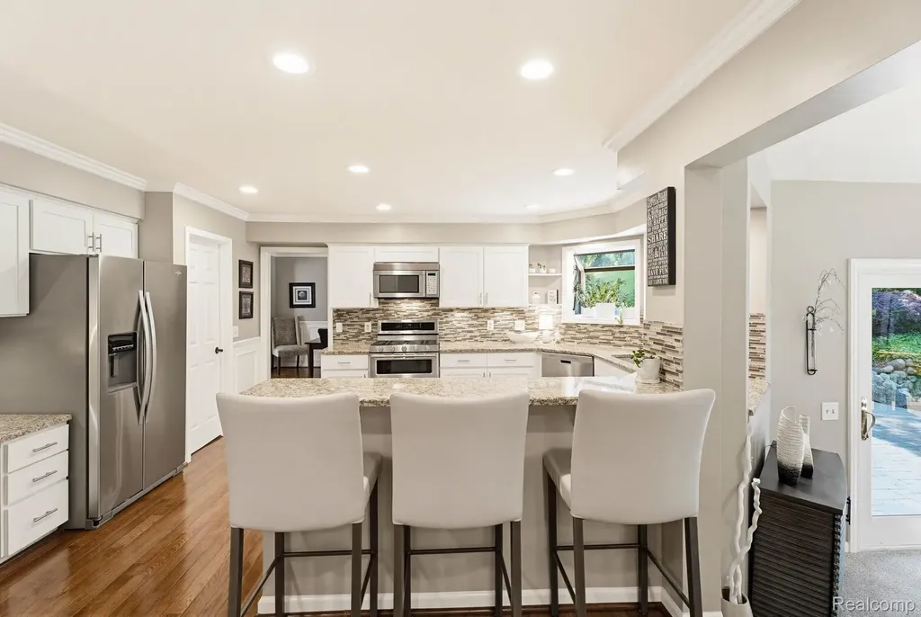 121 Grosse Pines Drive Rochester Hills City MI 48309