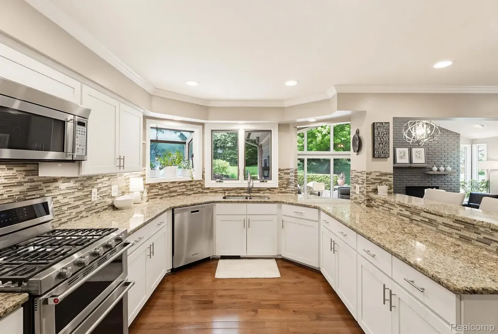 121 Grosse Pines Drive Rochester Hills City MI 48309