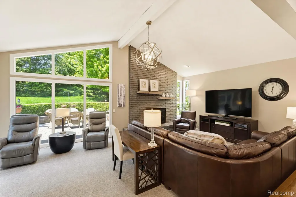 121 Grosse Pines Drive Rochester Hills City MI 48309