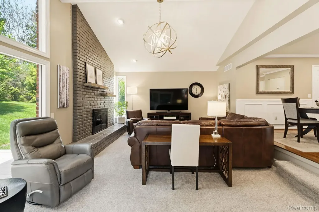 121 Grosse Pines Drive Rochester Hills City MI 48309