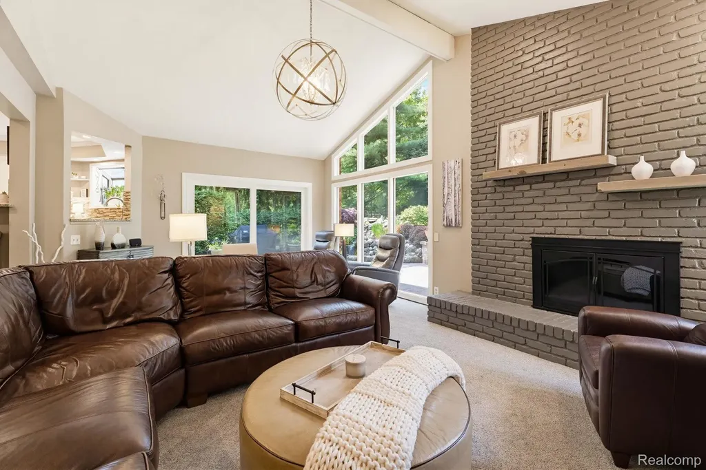 121 Grosse Pines Drive Rochester Hills City MI 48309