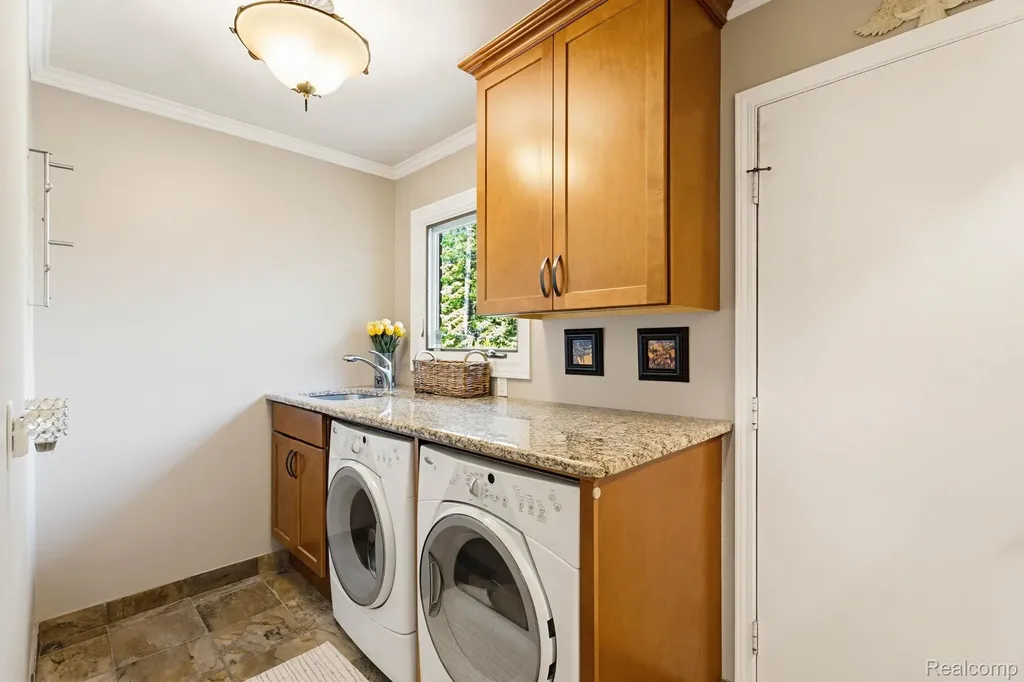 121 Grosse Pines Drive Rochester Hills City MI 48309