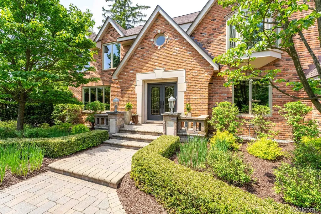 121 Grosse Pines Drive Rochester Hills City MI 48309