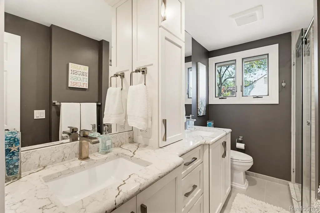 121 Grosse Pines Drive Rochester Hills City MI 48309