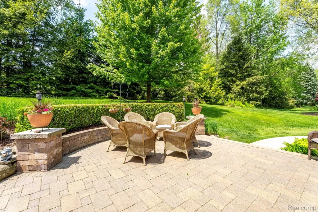121 Grosse Pines Drive Rochester Hills City MI 48309