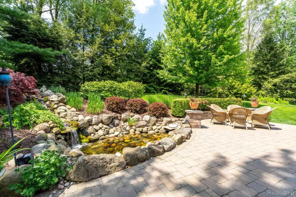 121 Grosse Pines Drive Rochester Hills City MI 48309
