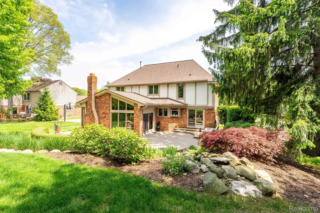 121 Grosse Pines Drive Rochester Hills City MI 48309