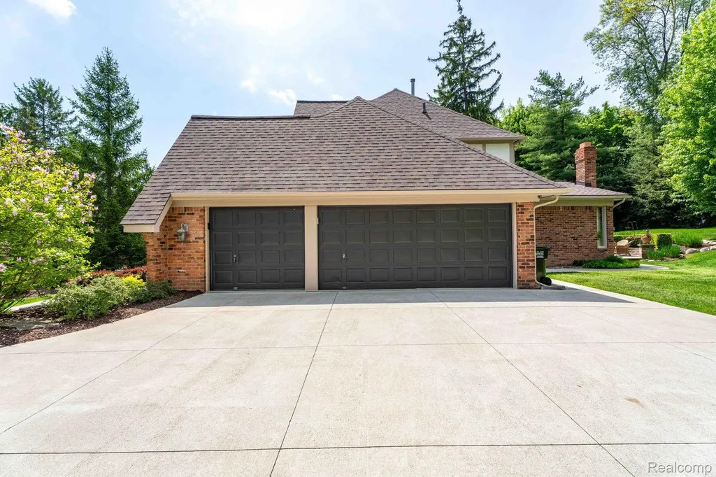 121 Grosse Pines Drive Rochester Hills City MI 48309