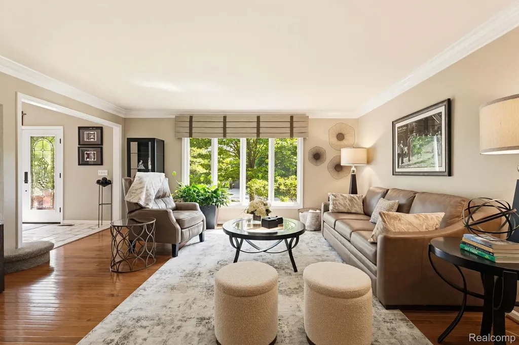 121 Grosse Pines Drive Rochester Hills City MI 48309