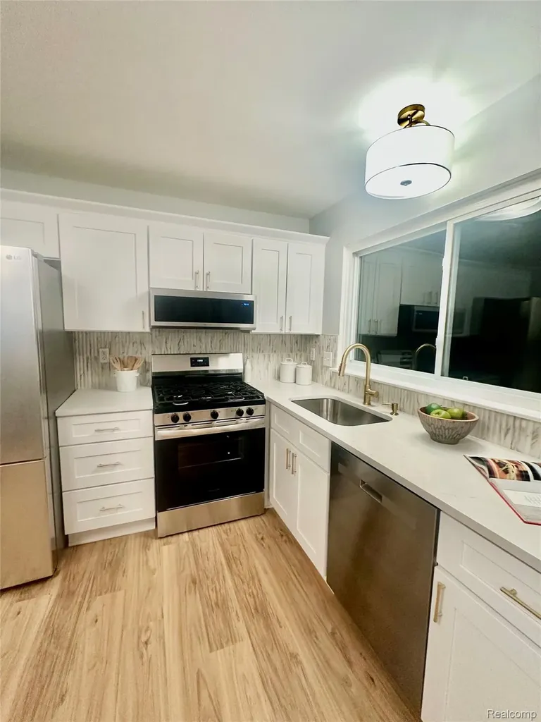 5783 Williamsburg Court Waterford Charter Township MI 48327