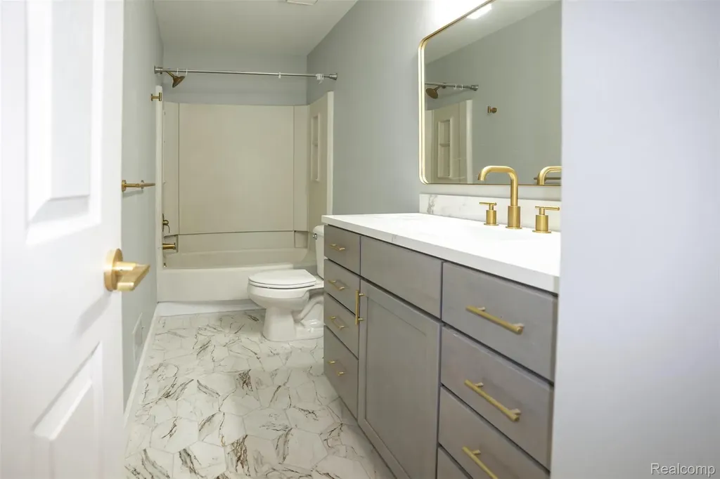 5783 Williamsburg Court Waterford Charter Township MI 48327