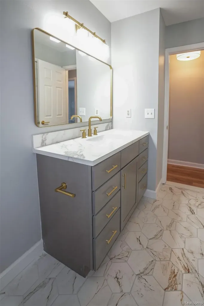 5783 Williamsburg Court Waterford Charter Township MI 48327