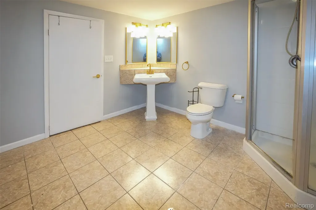 5783 Williamsburg Court Waterford Charter Township MI 48327