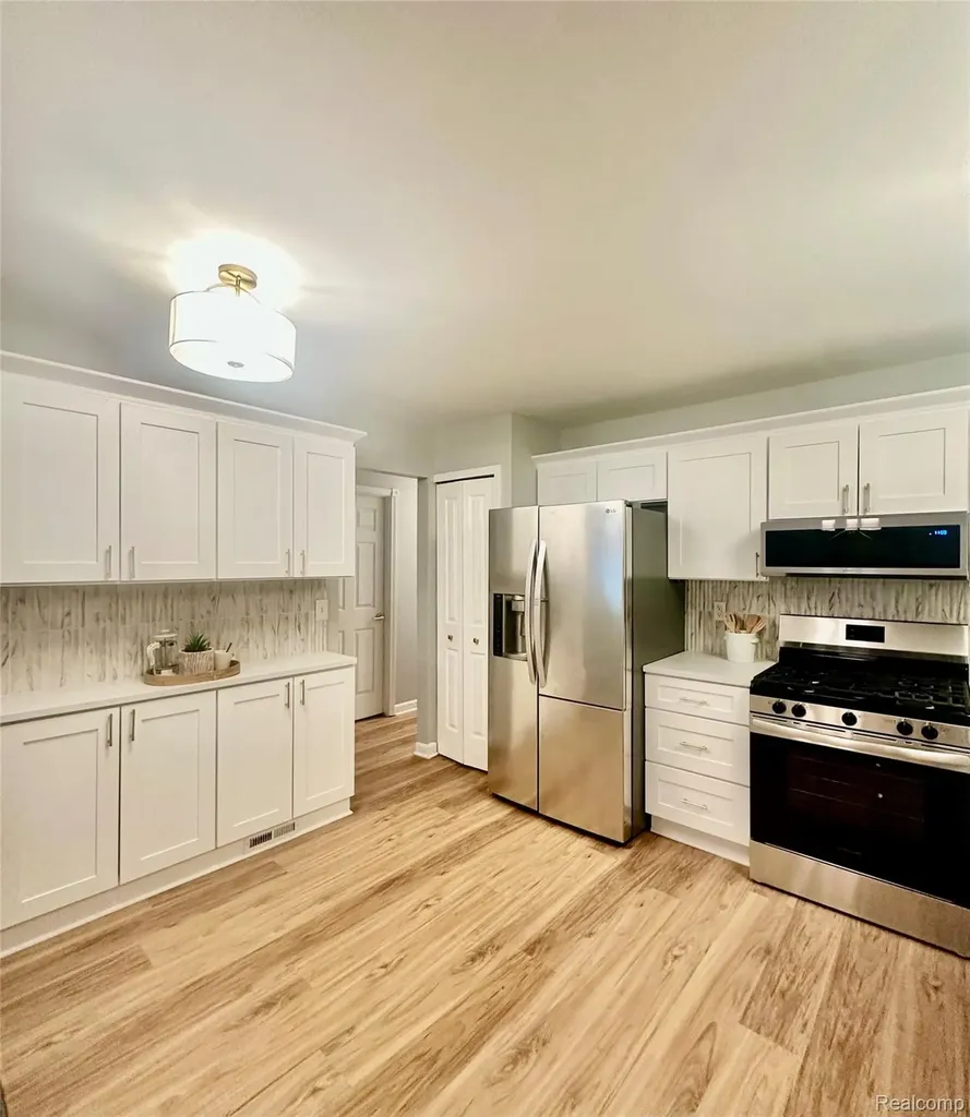 5783 Williamsburg Court Waterford Charter Township MI 48327