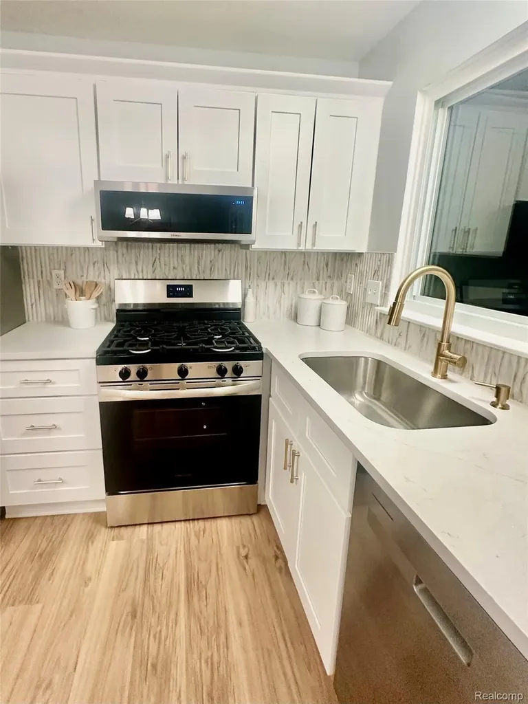 5783 Williamsburg Court Waterford Charter Township MI 48327